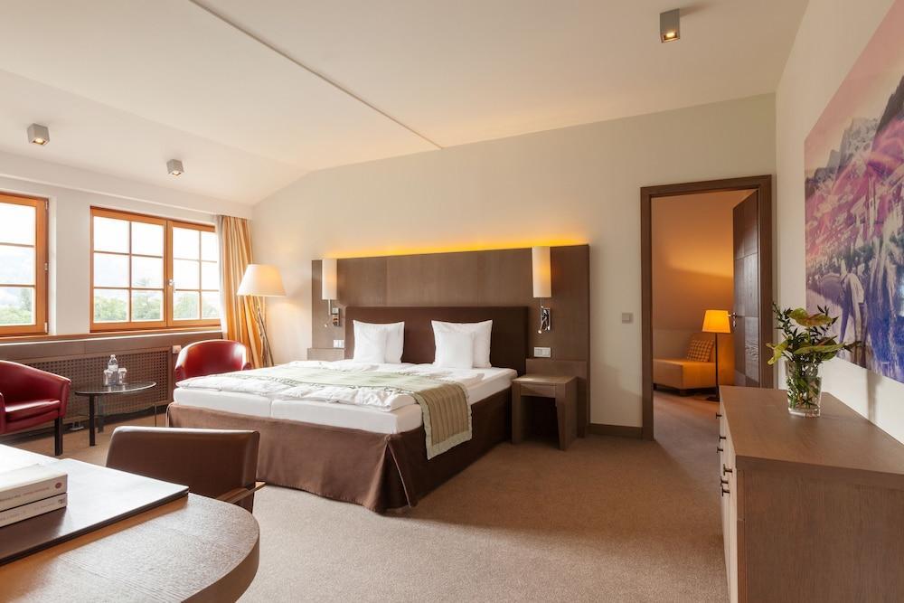 Schlosshotel Kitzbuehel A-Rosa Collection Bagian luar foto A typical hotel room