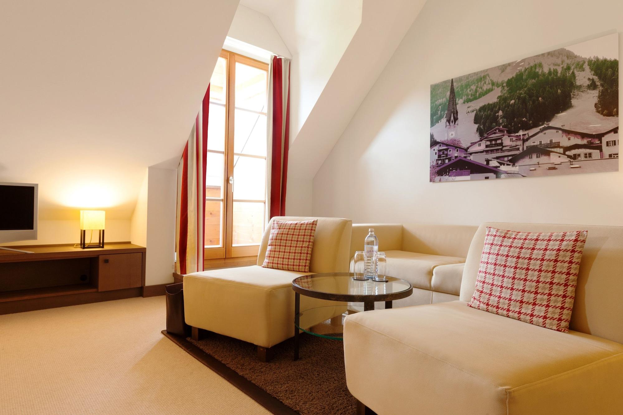 Schlosshotel Kitzbuehel A-Rosa Collection Bagian luar foto A suite at the Hotel de la Couronne