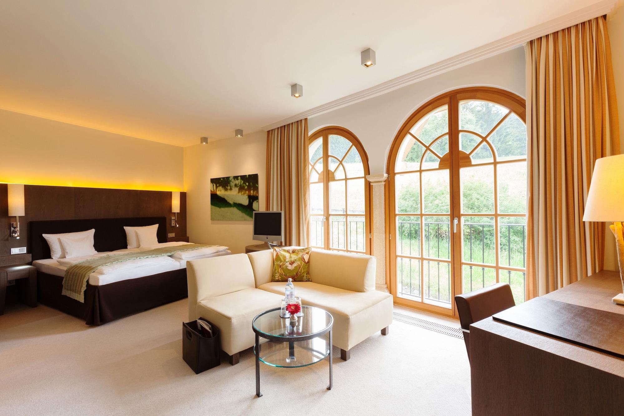 Schlosshotel Kitzbuehel A-Rosa Collection Bagian luar foto A room at the Hotel Axelmannstein