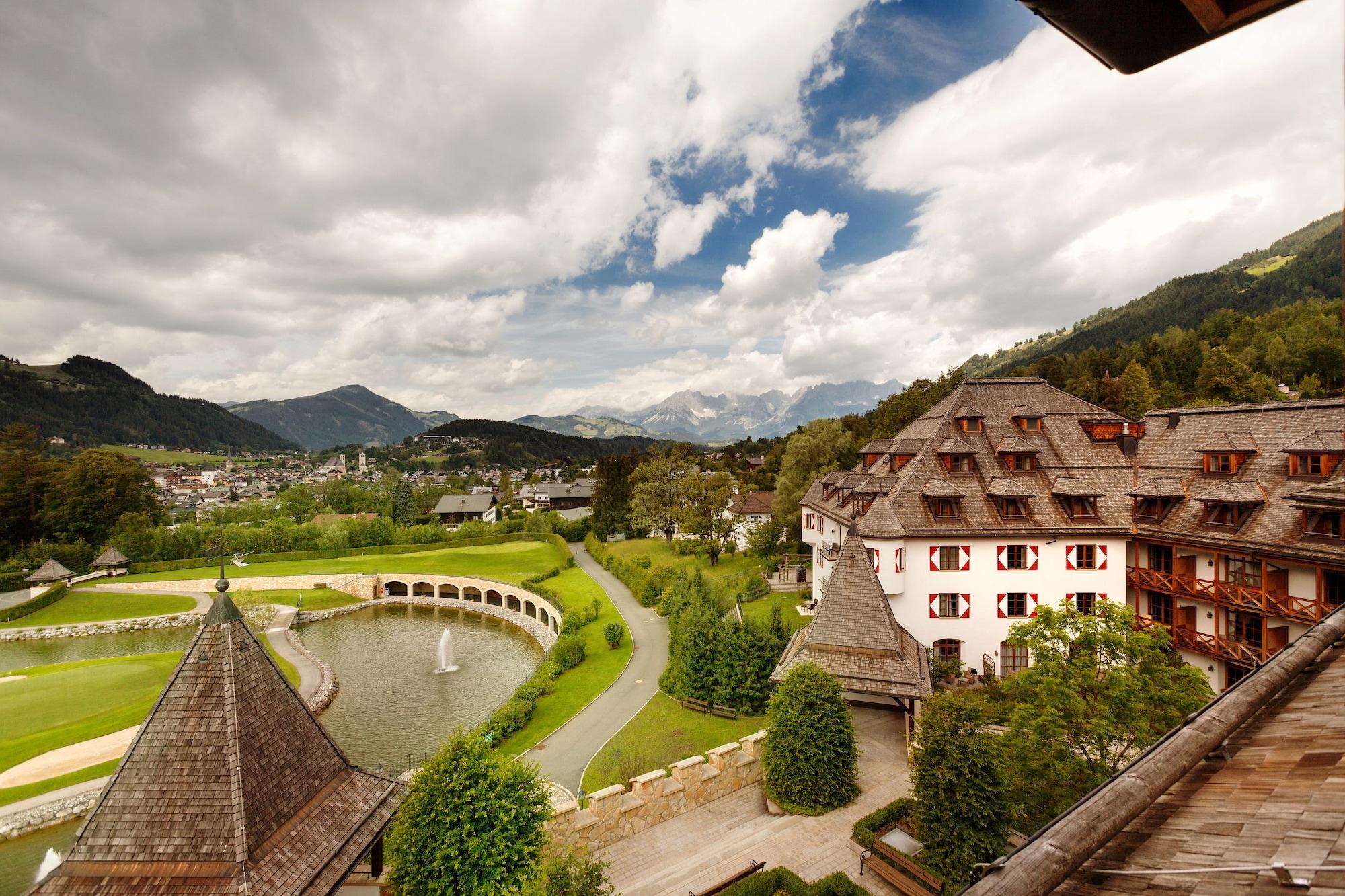 Schlosshotel Kitzbuehel A-Rosa Collection Bagian luar foto View of the town