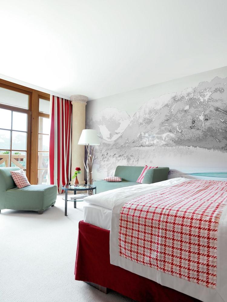 Schlosshotel Kitzbuehel A-Rosa Collection Bagian luar foto A room at the Hotel Axelmannstein