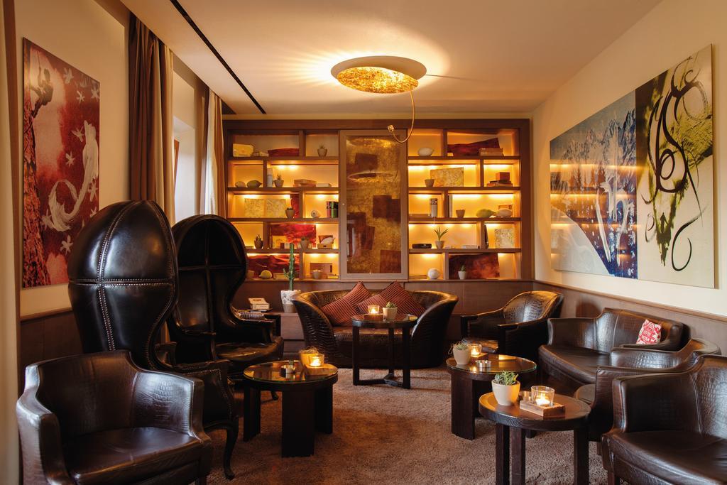 Schlosshotel Kitzbuehel A-Rosa Collection Bagian luar foto The Library