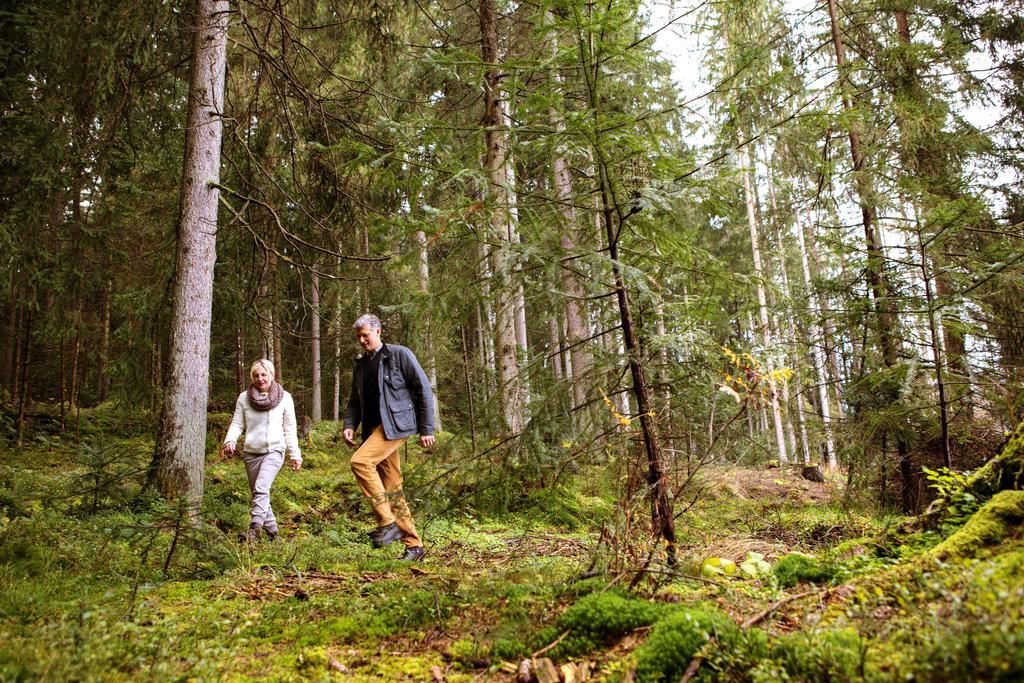 Schlosshotel Kitzbuehel A-Rosa Collection Bagian luar foto Hiking in the forest