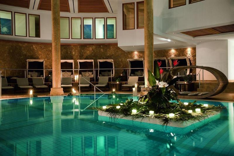 Schlosshotel Kitzbuehel A-Rosa Collection Bagian luar foto The spa at the Hotel
