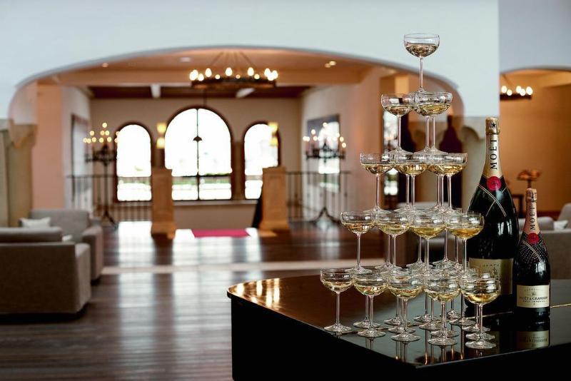 Schlosshotel Kitzbuehel A-Rosa Collection Bagian luar foto The interior of the winery