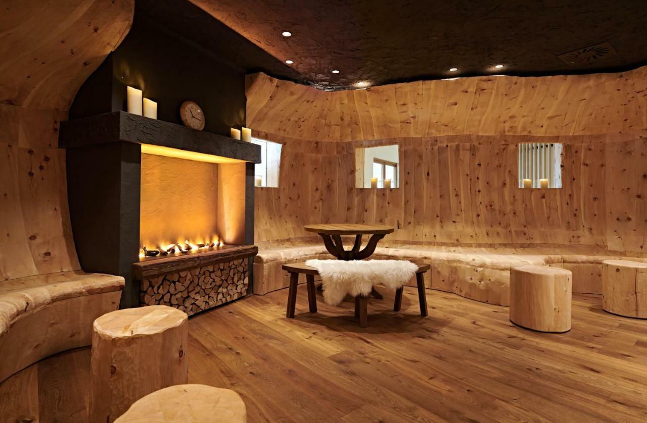 Schlosshotel Kitzbuehel A-Rosa Collection Bagian luar foto Interior of the lodge