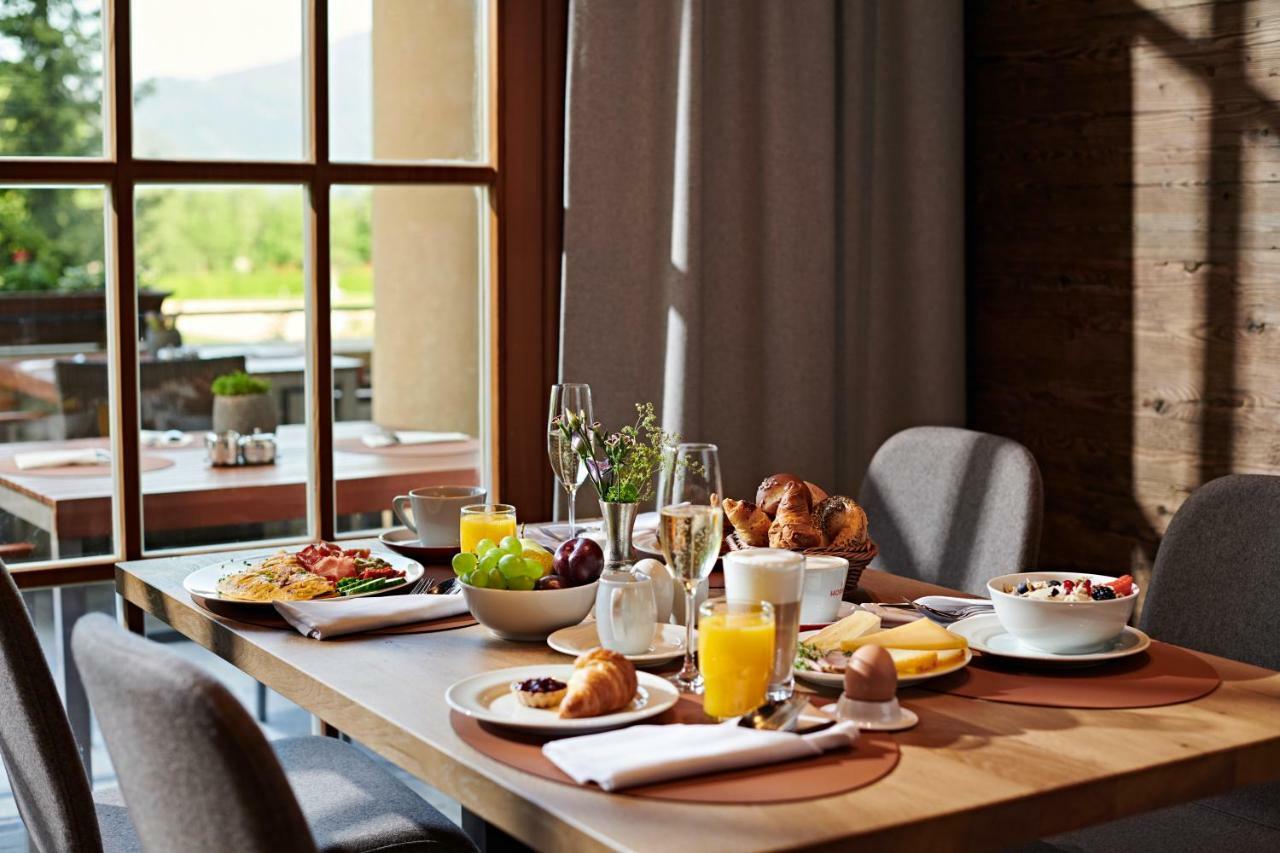Schlosshotel Kitzbuehel A-Rosa Collection Bagian luar foto Breakfast table